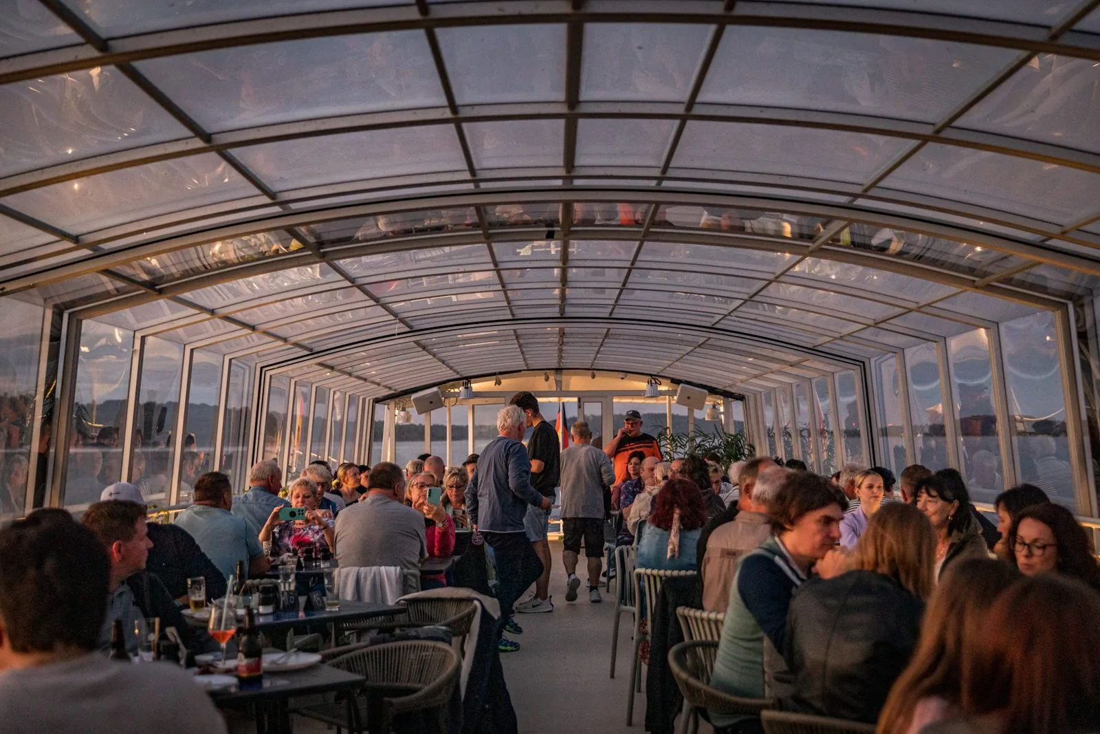 Abendstimmung unter dem Cabriodach beim Grill & Chill